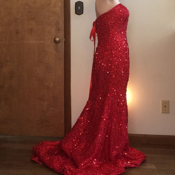 COPY - RED STRAPLESS PROM DRESS. I WILL DO OFFERS… - Picture 5 of 7